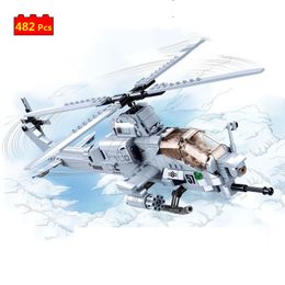 El helicóptero militar de la aleación tira hacia atrás la luz y la mús El helicóptero militar de la aleación tira hacia atrás la luz y la mús