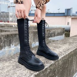 самотен проект оборудване botas negras cordones шампанско излишък способност