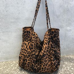 large leopard print bolsa