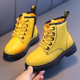 yellow bottes garcon