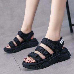 chaussures sport ouvertes