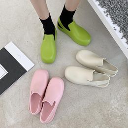 zapatos de piso color beige