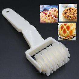 knives for cooking Canada - Baking & Pastry Tools Plastic Wheel Knife Embossing Dough Roller Lattice Craft Cooking For Cookie Pie Kitchen Accessorie