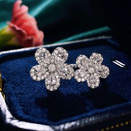 La decoración de flores Señora del oído del collar de los pernos prisioneros de las mujeres dedo de la joyería Anillo Mujer. La decoración de flores Señora del oído del collar de los pernos prisioneros de las mujeres dedo de la joyería Anillo Mujer.