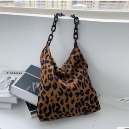 leather handbolsa prada