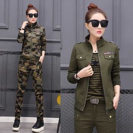 traje militar mujer