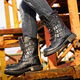 De cuero de los hombres botas de motocicleta de-becerro militar botas de combate gótico cinturón Punk zapatos hombres botas militar táctico arranque 2021 De cuero de los hombres botas de motocicleta de-becerro militar botas de combate gótico cinturón Punk zapatos hombres botas militar táctico arranque 2021