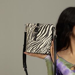 bucket bolsa pattern