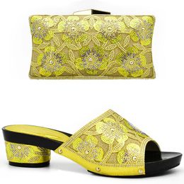 yellow shoes and matching bolsa