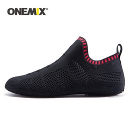Sandalias casuales de malla voladora para hombre de gran tamaño color negro zapatos para vadear al aire libre Sandalias casuales de malla voladora para hombre de gran tamaño color negro zapatos para vadear al aire libre