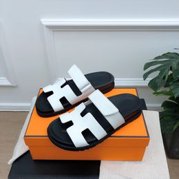 sandali uomo vecchio