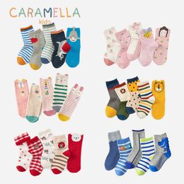 5 pares de calcetines de Serie de Navidad encantador Calcetines de Algodón Niños Calcetines de Tubo Medio