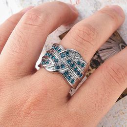 La decoración de flores Señora del oído del collar de los pernos prisioneros de las mujeres dedo de la joyería Anillo Mujer. La decoración de flores Señora del oído del collar de los pernos prisioneros de las mujeres dedo de la joyería Anillo Mujer.