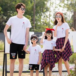 mother father daughter dress