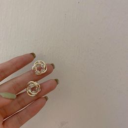 Anillo De La Sra Zhou Yang Elegante Geometría Mini Circonio Anillo De La Sra Zhou Yang Elegante Geometría Mini Circonio