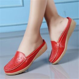 Verano señoras transpirable hueco Slip On Confort Flats Shoes enfermera Mocasín 44 B
