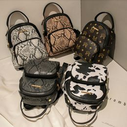 Mochila pequeña para mujer con estampado de serpiente Mochila pequeña para mujer con estampado de serpiente