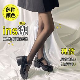 Смотреть Девушки Платья Чулки