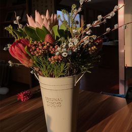 Pastoral Retrostaly White Pitcher Rustic Chic Cylindrical Galvanized Metal Buckets For Home Dicoration Vases Pastoral Retrostaly White Pitcher Rustic Chic Cylindrical Galvanized Metal Buckets For Home Dicoration Vases