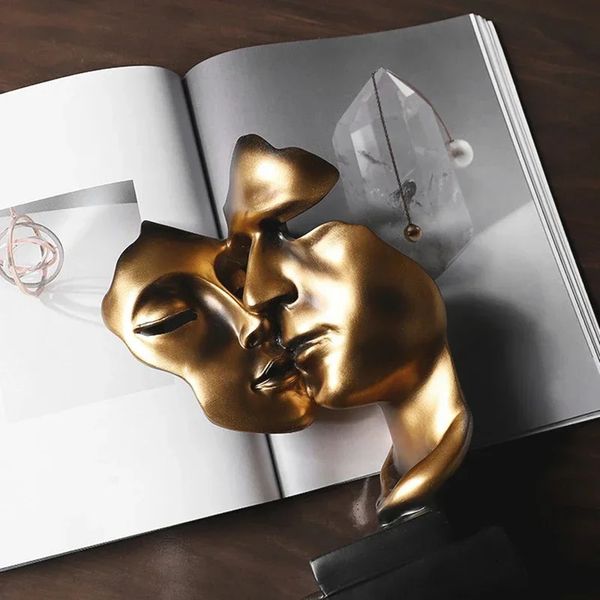 27cm Résine Kissing Couple Mask Figurines pour intérieur Golden Résumé Statue Home Office Living Room Decor Objets 240411
