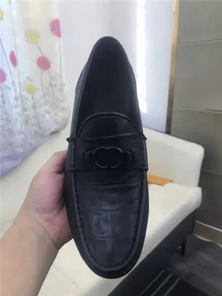 29 Modelo Zapatos de diseñador para hombres 2023 Nueva moda Hombre maduro Zapatos de cuero Oxford Zapatos sociales Zapatos casuales de negocios Vestido con punta en punta Zapatos de trabajo para conducir