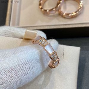 2a7n Luxe sieraden bandringen Baojia v White Fritillaria Snake Bone met hoge kwaliteit Cnc18k Rose Gold Wide Edition Diamond Set Paar Ring Wcic