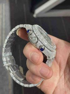 2CG3 2024 accepter la personnalisation hommes montre de luxe glacé VVS montre Bling diamant Watch6MF17KR12FXB