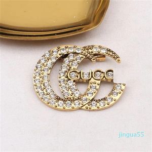2 Color Fashion Designers Letters Broches 18K Gold Ploated Broche Vintage Suit Pin Small Sweet Wind