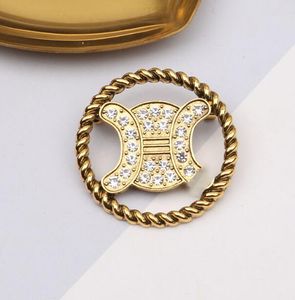 2 couleurs Vintage Simple Marque Designer Broche Lettres Broches Broches Femmes Cristal Strass Broches De Noce En Métal Jewerlry Accessoires