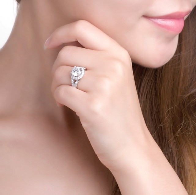 2CT هالو نمط رائعة الاصطناعية الماس فضة أنثى خاتم الخطوبة الاسترليني مجوهرات الجميلة الذهب الأبيض الغلاف الأخير للأبد