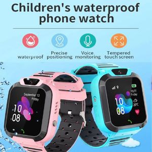 2G Kids Smart Watch SOS Call LBS Tracker Emplacement SIM Card Kid Watch Camera Voice Chat IP67 SmartPracs imperméable pour les enfants 240523