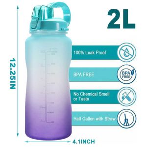 2L BPA Gratis Plastic Gallon Sports Lekproof Tijd Marker Straw Waterfles voor Draagbare Draagbare Drinkwaren Drinkfles 211013