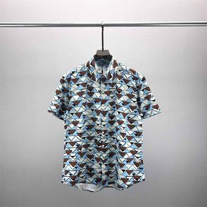 2Luxury Designers Shirts Men's Fashion Tiger Letter V Silk Bowling Shirts Casual Shirts Men Slim Fit Short Dobe Robe Shirt M-3XL # 1073
