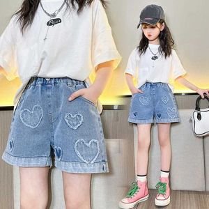 2Lyp Shorts 2024 Childrens et filles à la mode mignonne 9 11 14 ans Jeans de coeur perl de 14 ans Tassel D240517