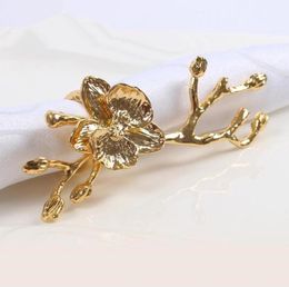 2pc Ringue de serviette de mode Golden Flower Solder Silver Serviette Ring Western Dinner Towel Ring El Table Decoration5082421