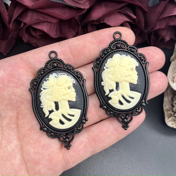 2pcs 64 * 37 mm Gothic Skull Cameo Charms Creepy Lolita Day of the Dead Pendant Fit Bijoux Faire des bijoux de bricolage Résultats