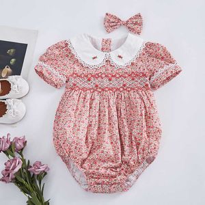 2 stks Baby Smock Bloemen Romper Meisje Handgemaakte Geborduurde Jumpsuit Peuter Smooked Kleding Zuigeling Verjaardag Rompertjes met Haarspeld 210615