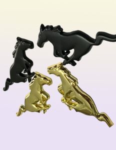 2 pièces autocollant de logo de cheval en métal de voiture taille 75x28 (+/-1mm) couleur argent/noir/or adapté aux voitures américaines série Mustang et autres modèles6515104