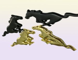 2 stks auto metalen paarden logo badge embleem sticker maat 75x28 (+/- 1 mm) kleur zilver/zwart/goud fit voor VS auto's serie Mustang en andere modellen3199296