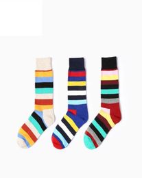 2pcs chaussettes drôles de haute qualité Rétro Style Stripe Stripe Sock male039 Fashion Personalité de coton Soft Breathable Man So7599547