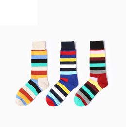 2pcs chaussettes drôles de haute qualité Rétro Style Stripe Stripe Sock male039 Fashion Personalité de coton Soft Breathable Man SO1704277