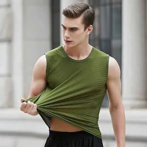 2pcs Men Ice Silk Tank Tops Underwear Mens Vest Undershirt voor transparante zomer mannelijke bodyshaper fitness mesh ademend 240412