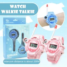 2 pièces Mini talkie-walkie montre jouets avec lumières enfants en plein air conversation sans fil téléavertisseur talkie-walkie montre électronique cadeaux 240113