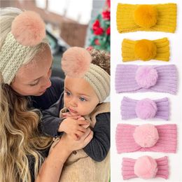 2 pièces mère enfants bandeaux Pom Pom tricoté bébé bandeaux pour filles garçons cheveux accessoires fausse fourrure boule nouveau-né chapeaux