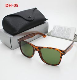 2 pcs Nouvelle haute qualité mode rétro hommes et femmes lunettes de soleil carrées cadre marron lentille verte protection UV400 noir case1633397