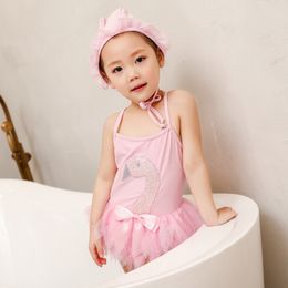 2 stks Set Baby Girl Swan Swimwear Dancing Jurk Tutu en Caps 12-24M Peuter Ruffles Badpak Baden 210529