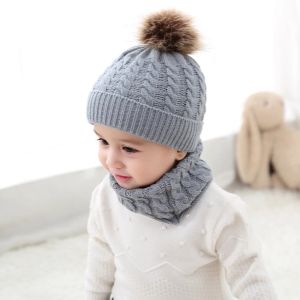 2pcs / coffre bébé chapeau fourrure pompe tricot tricots chapeaux de bonnet d'hiver