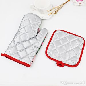 2 stks / set Kerst Bakken Anti-Hot Glove met Keuken Tafel Mat BBQ Microgolfoven Santa Glove Mode Xmas Glove Pad Party Supply WVT0374