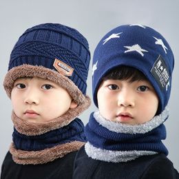 2pcs / set tricoté bébé chapeaux écharpe cinq étoiles bonnet coton chaud casquettes de fourrure chapeau doux pour enfants filles garçons bonnets automne hiver Y201024