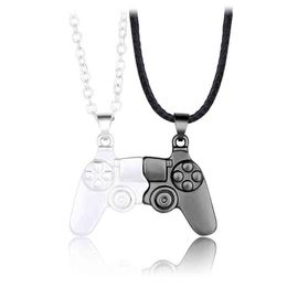 2pcs / Set Collier de couple de contrôleur de jeu magnétique avec couleur or / argent Collier pendentif console de jeu PS4 Cadeau de la Saint-Valentin G220310